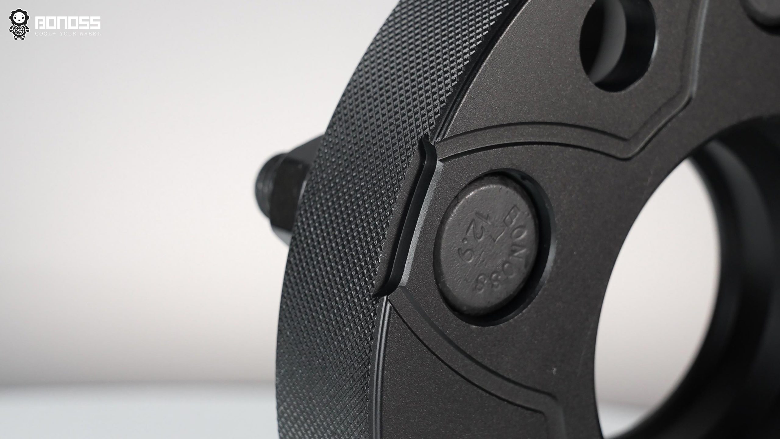 فواصل العجلات المُصنعة من BONOSS ذات التبريد النشط لتيسلا موديل 3 2019: 18 ملم للأمام / 25 ملم للخلف