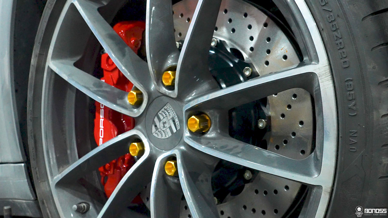 Daily 2021 Porsche 911 992 Carrera install BONOSS Forged Grade 12.9 Shell Type Lock Bolt Kit (9)