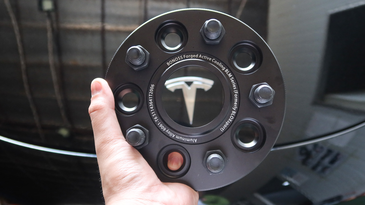 BONOSS Forged Active Cooling Tesla Model 3 Wheel Spacers 25mm Before and After (6)