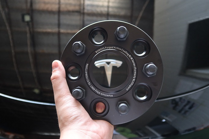 Can-You-Put-Spacers-on-a-Tesla-Model-3-BONOSS-Forged-Wheel-Spacers-Before-And-After-Xu-1
