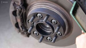 Do Lincoln Navigator Wheel Spacers Have to Cut Studs-xu (1)