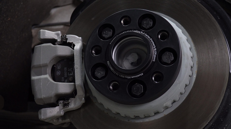 Mercedes-Benz W212 Wheel Spacers Before and After-xu (2)