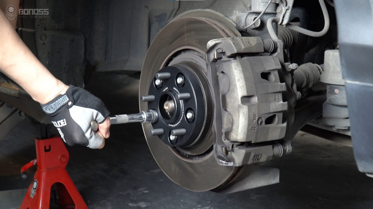 What Are 2023 Toyota Highlander Wheel Spacers Sizes and Torque?