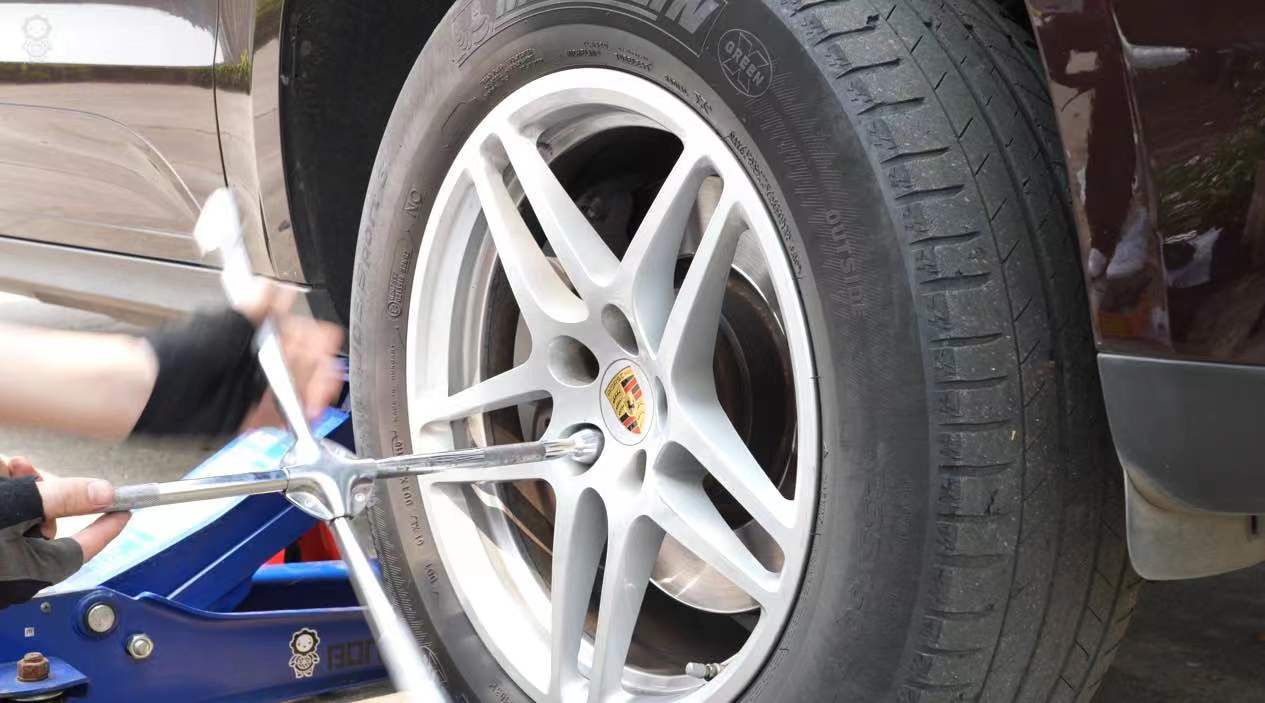 Stunning! When I pimped my Porsche Macan with 1/2 inch wheel spacer