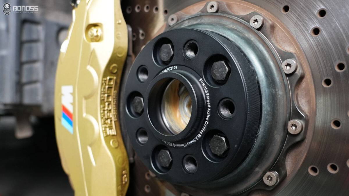 BONOSS Active Cooling 20232024 BMW X7 Wheel Spacers G07 Before