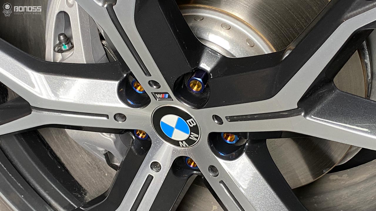 What Size Are the Bolts on the X5 Wheel?