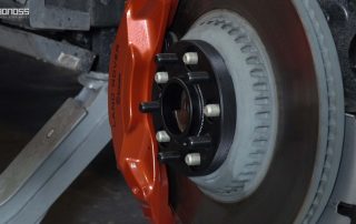 Best Land Rover Defender Wheel Spacers 2025 Expert-Tested BONOSS Forged Active Cooling Adapters Hubcentric Spacers Pros Before and After Example CHZ (2)