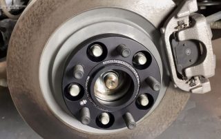 Explorer ST Wheel Spacers vs. Offset Rims Pros, Cons & Top Picks BONOSS Forged Active Cooling Adapters Hubcentric Spacers Pros Before and After Example (1)