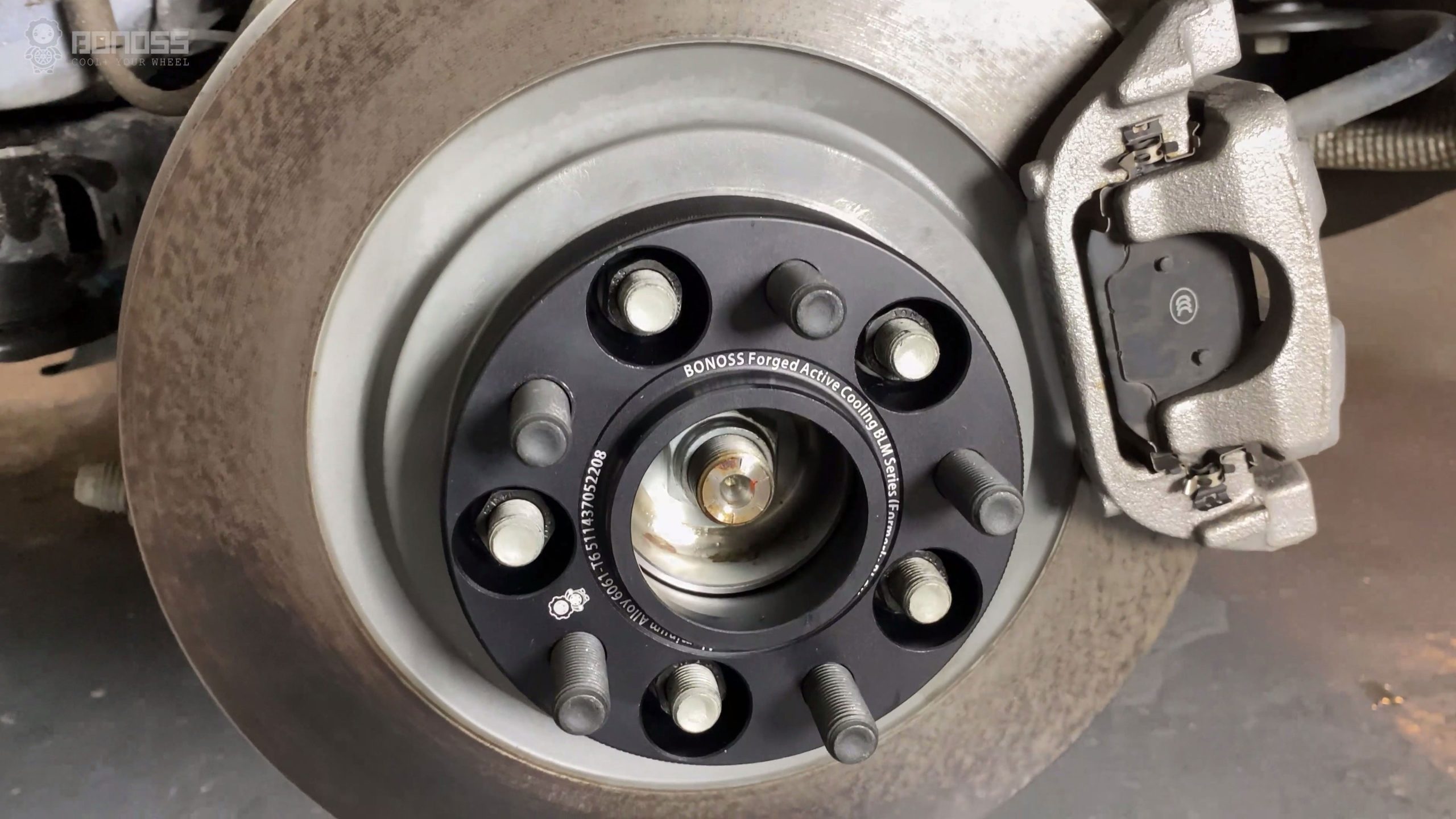 Explorer ST Wheel Spacers vs. Offset Rims Pros, Cons & Top Picks BONOSS Forged Active Cooling Adapters Hubcentric Spacers Pros Before and After Example (1)