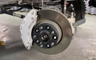 Installing Jeep Wrangler Spacers Follow this 7-Step DIY Guide BONOSS Forged Active Cooling Adapters Hubcentric Spacers Pros Before and After Example (2)