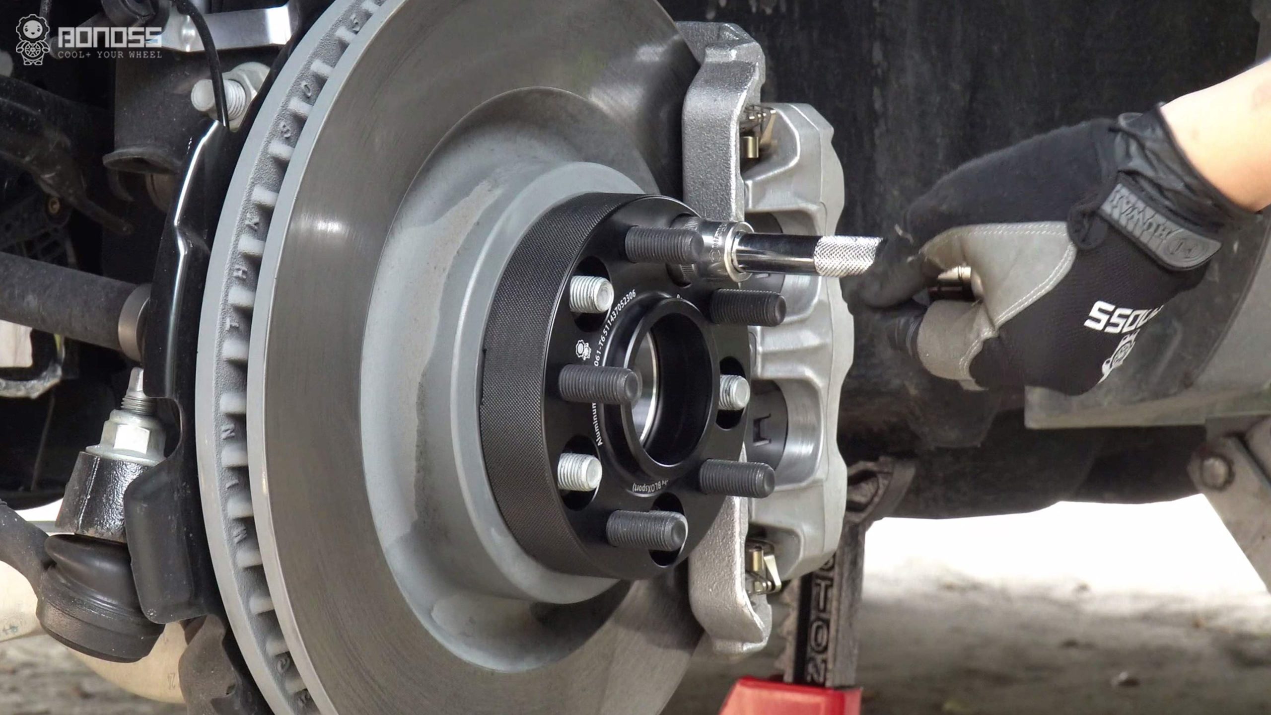 How to Install Explorer ST Wheel Spacers Definitive Step-by-Step Guide BONOSS Forged Active Cooling Adapters Hubcentric Spacers Pros Before and After Example (3)