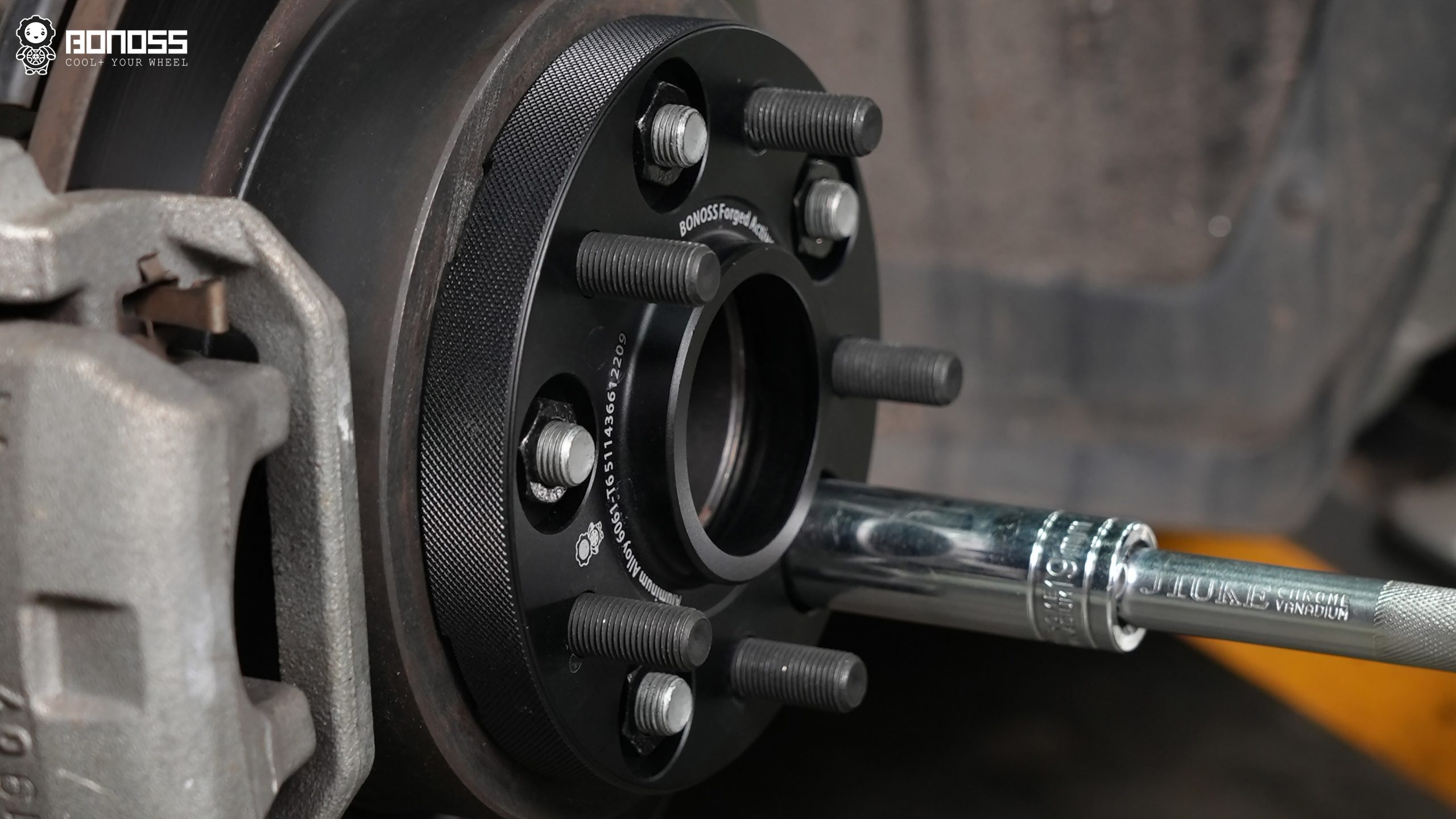 Top-Rated Nissan 350Z Wheel Spacers Brands Expert Picks BONOSS Forged Active Cooling Adapters Hubcentric Spacers Pros Before and After Example (1)