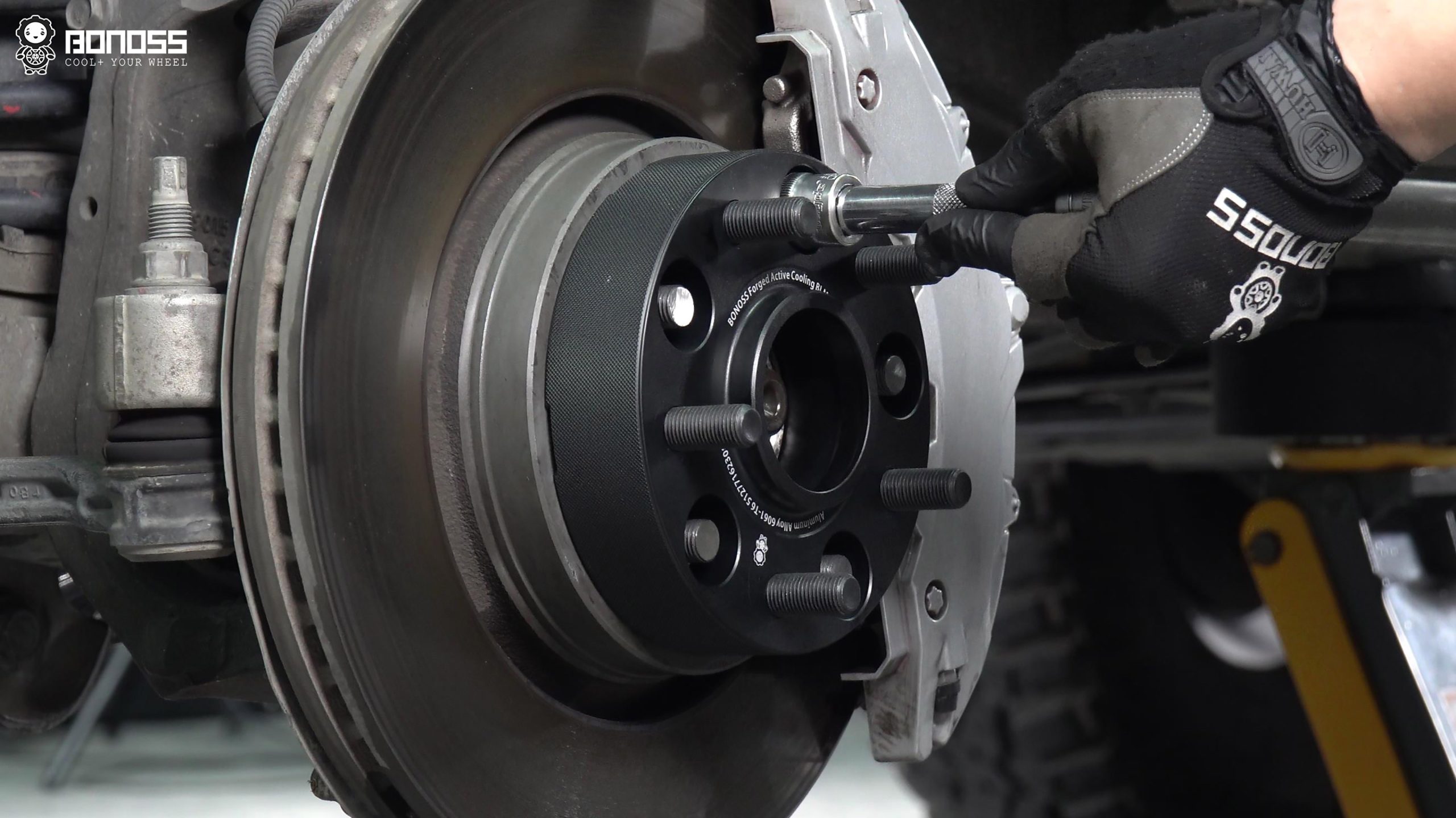 Best Jeep Wheel Spacers Explained Bolt-on vs. Slip-on BONOSS Forged Active Cooling Adapters Hubcentric Spacers Pros Before and After Example (1)