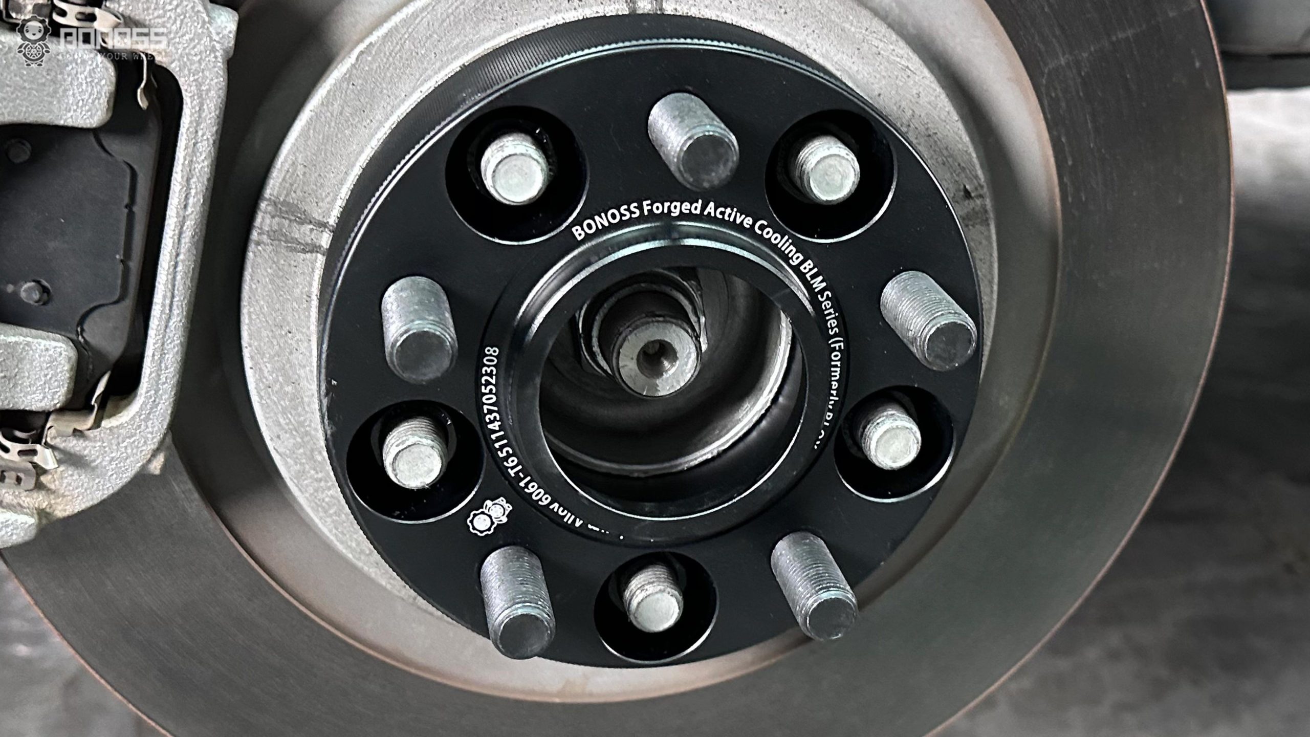 Best Jeep Gladiator Wheel Spacers Off-Roader Top Picks BONOSS Forged Active Cooling Adapters Hubcentric Spacers Pros Before and After Example (2)