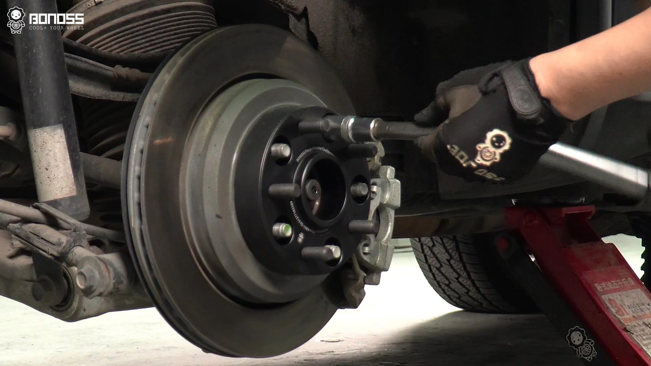 Top 2018 Jeep Grand Cherokee Wheel Spacers Steel vs. Aluminum BONOSS Forged Active Cooling Adapters Hubcentric Spacers Pros Before and After Example (3)