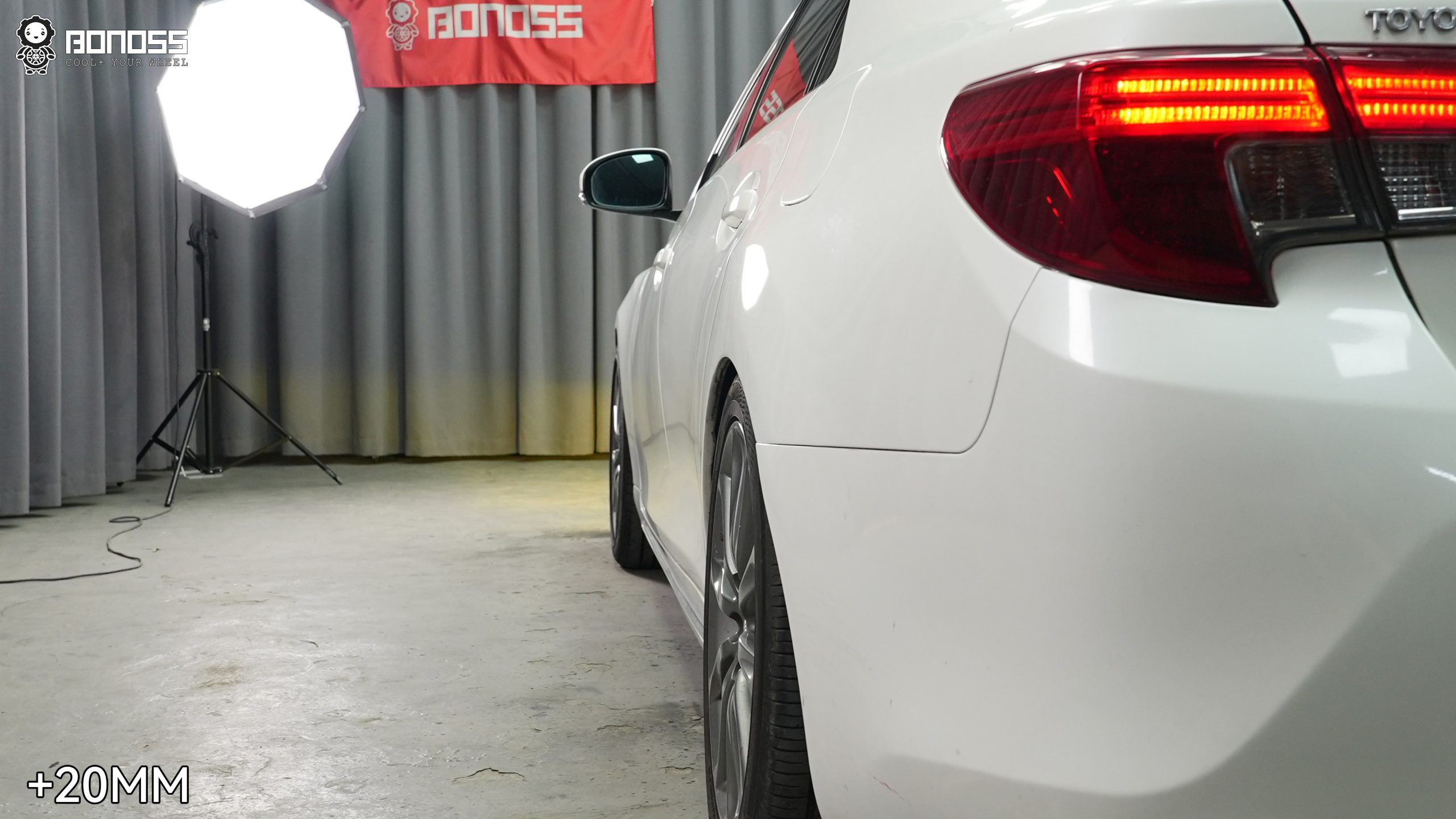 BONOSS Forged Active Cooling 2013 Toyota Mark X Wheel Spacers Front 15mm Rear 20mm Before and After (5)