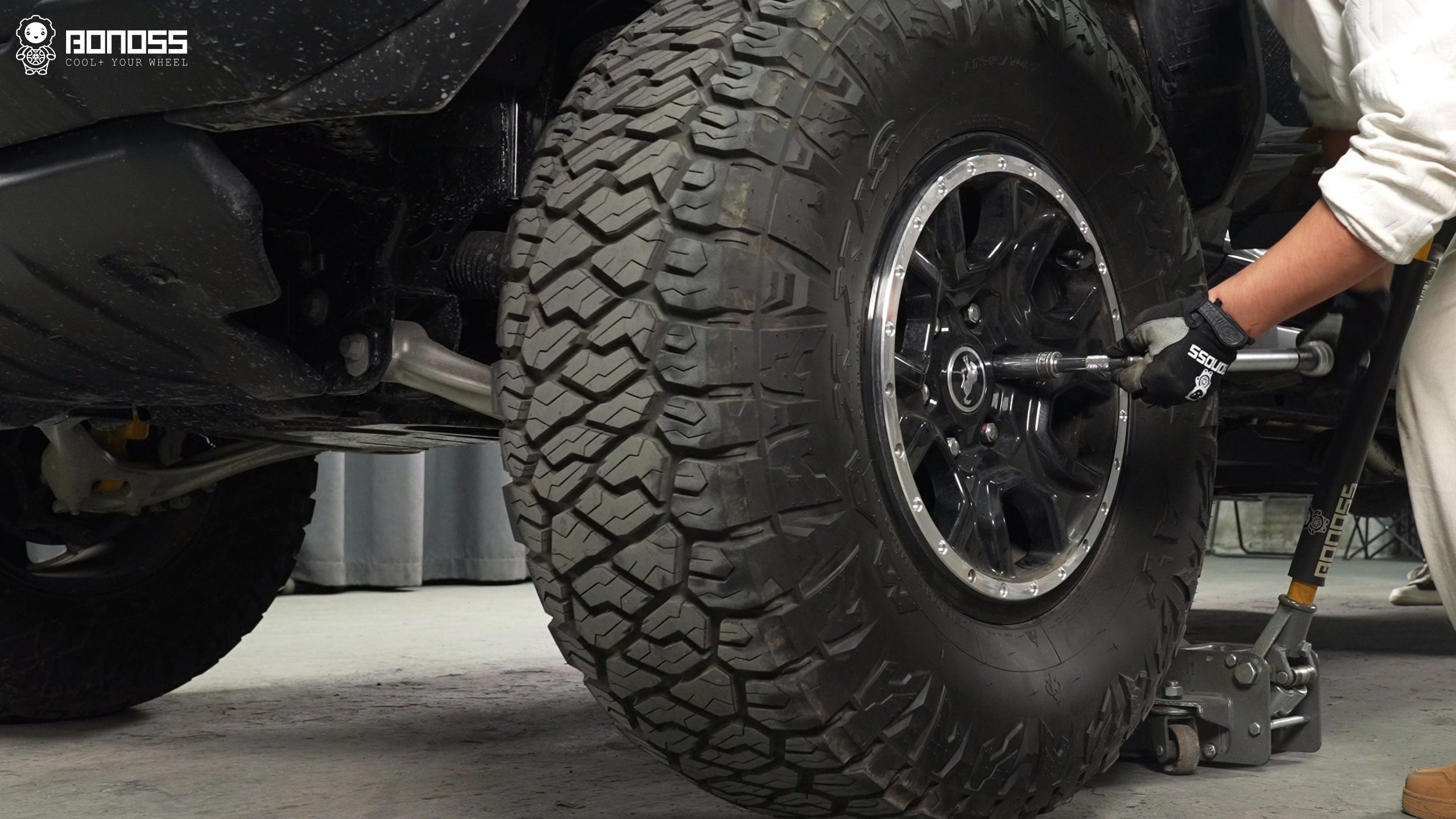 BONOSS Forged Active Cooling Hubcentric Bronco Wheel Spacers Installation Steps (5) A man is torquing Bronco wheel nuts.