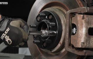 Best Land Rover Wheel Spacers Torque Specs & Safety Tips BONOSS Forged Active Cooling Adapters Hubcentric Spacers Pros Before and After Example (2)