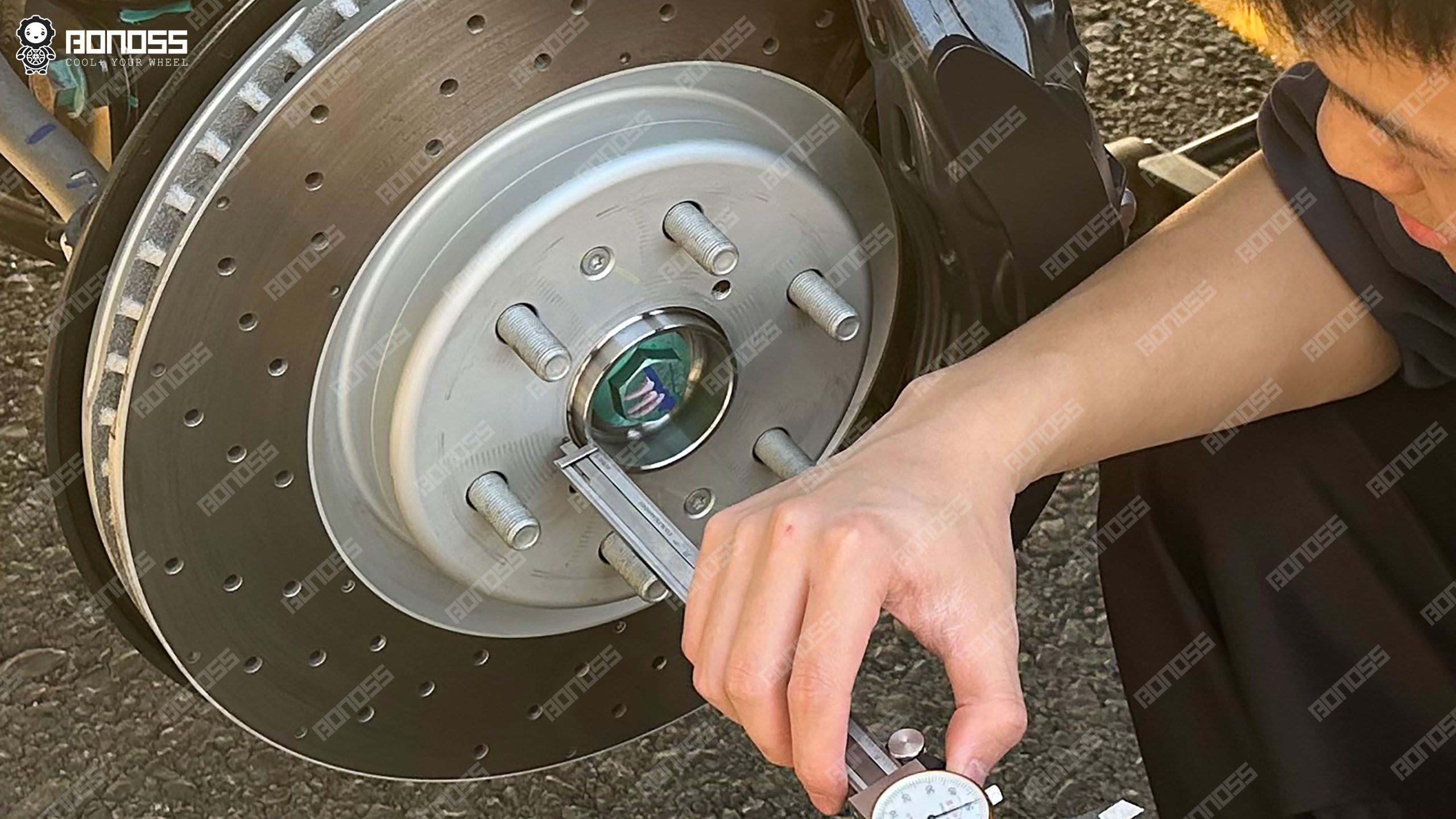 measuring-leopard-8-hub-step-height measuring 2023 BYD Leopard 8 hub step height for wheel spacers fitment