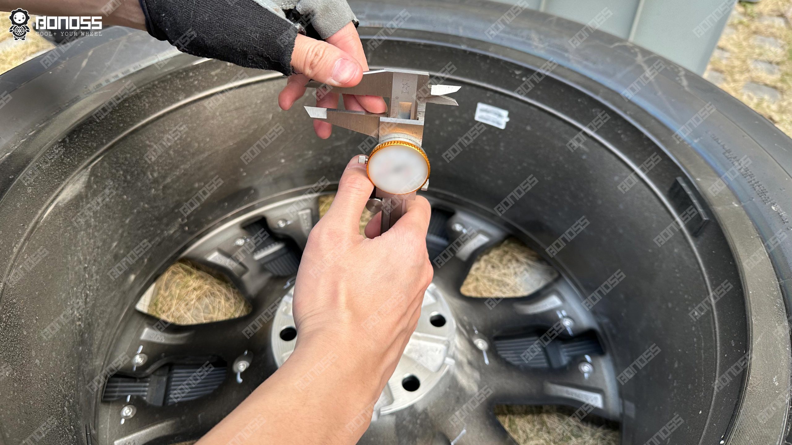 measuring-leopard-8-wheel-pocket-depth measuring 2023 BYD Leopard 8 wheel pocket depth to check stud clearance for spacers