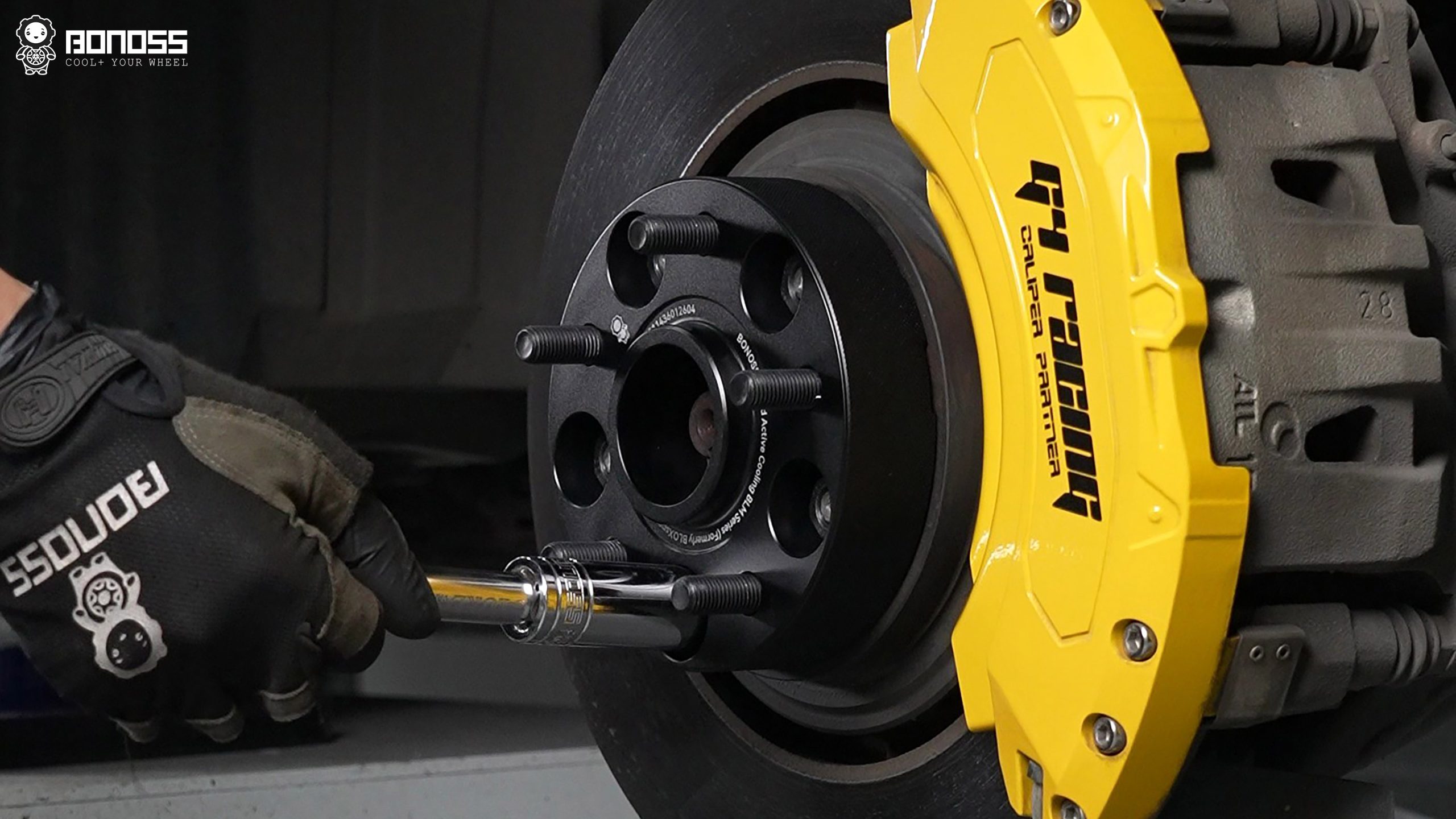 torque-wrench-installing-wheel-spacers-highlander Installing 35mm wheel spacers on a 2018 Toyota Highlander with a torque wrench at 103 Nm
