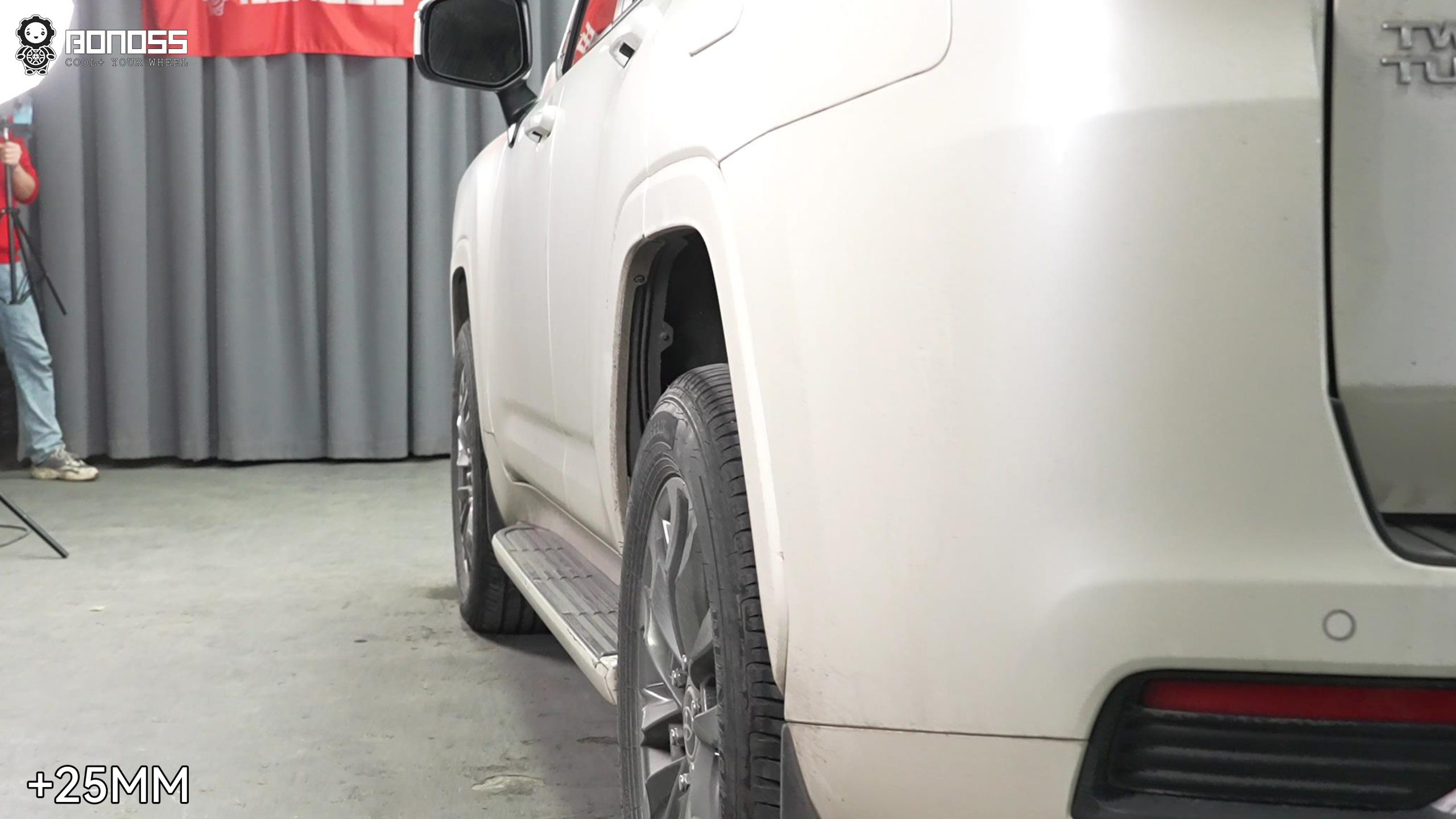 2022-toyota-lc300-rear-left-wheel-after-25mm-spacers Flush left rear wheel on 2022 Toyota LC300 after BONOSS 25mm spacer installation
