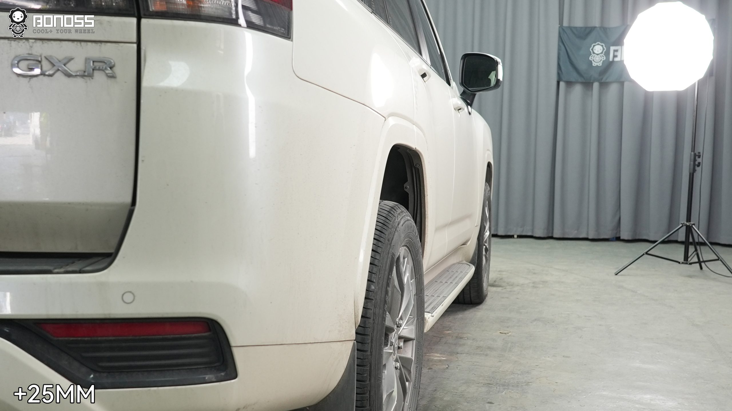 2022-toyota-lc300-rear-right-wheel-after-25mm-spacers Flush right rear wheel on 2022 Toyota LC300 with 25mm BONOSS spacers installed