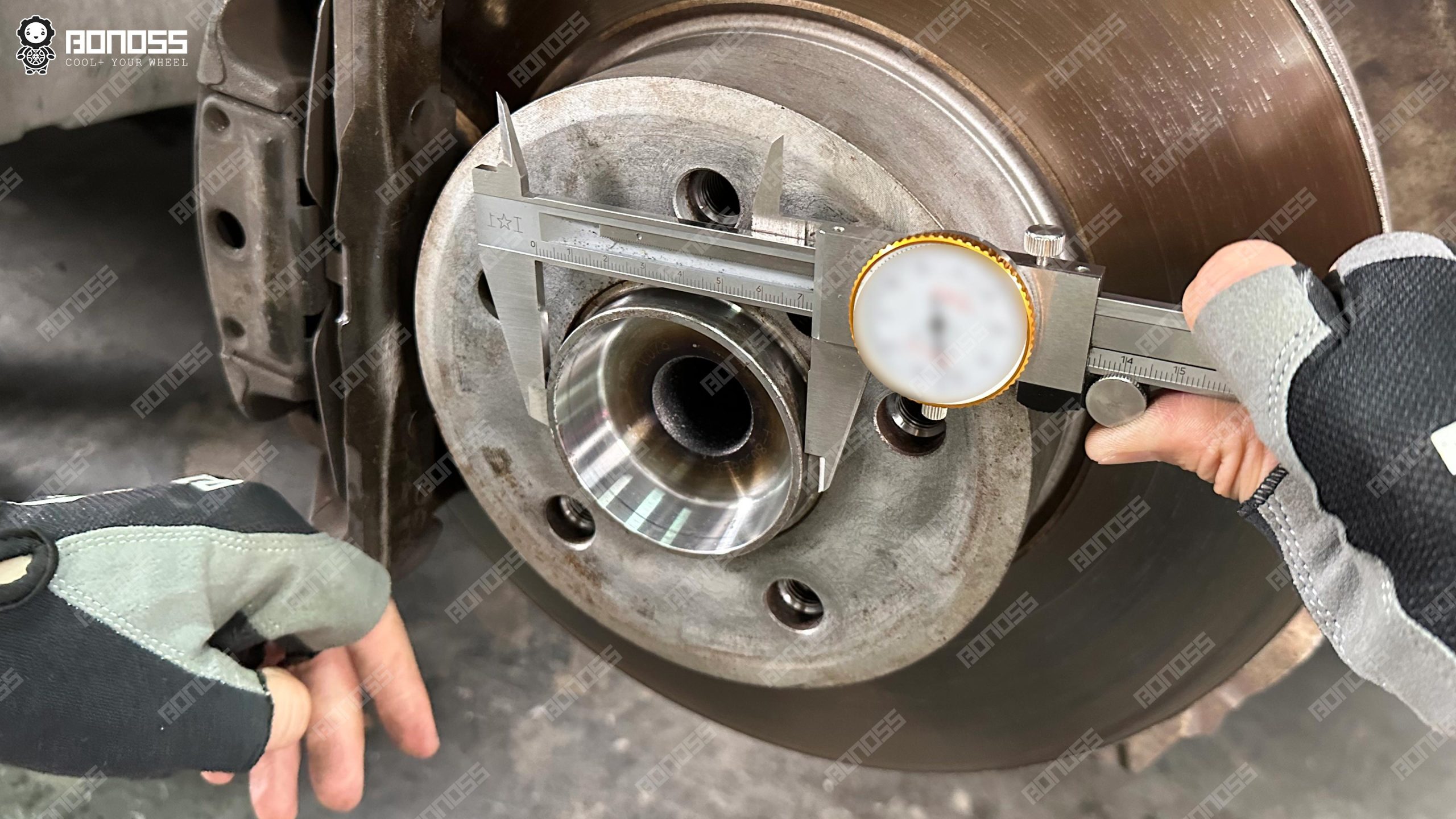 bmw-e65-hub-center-bore-vernier-caliper Vernier caliper measuring BMW E65 hub center bore 72.46mm for hub-centric spacers