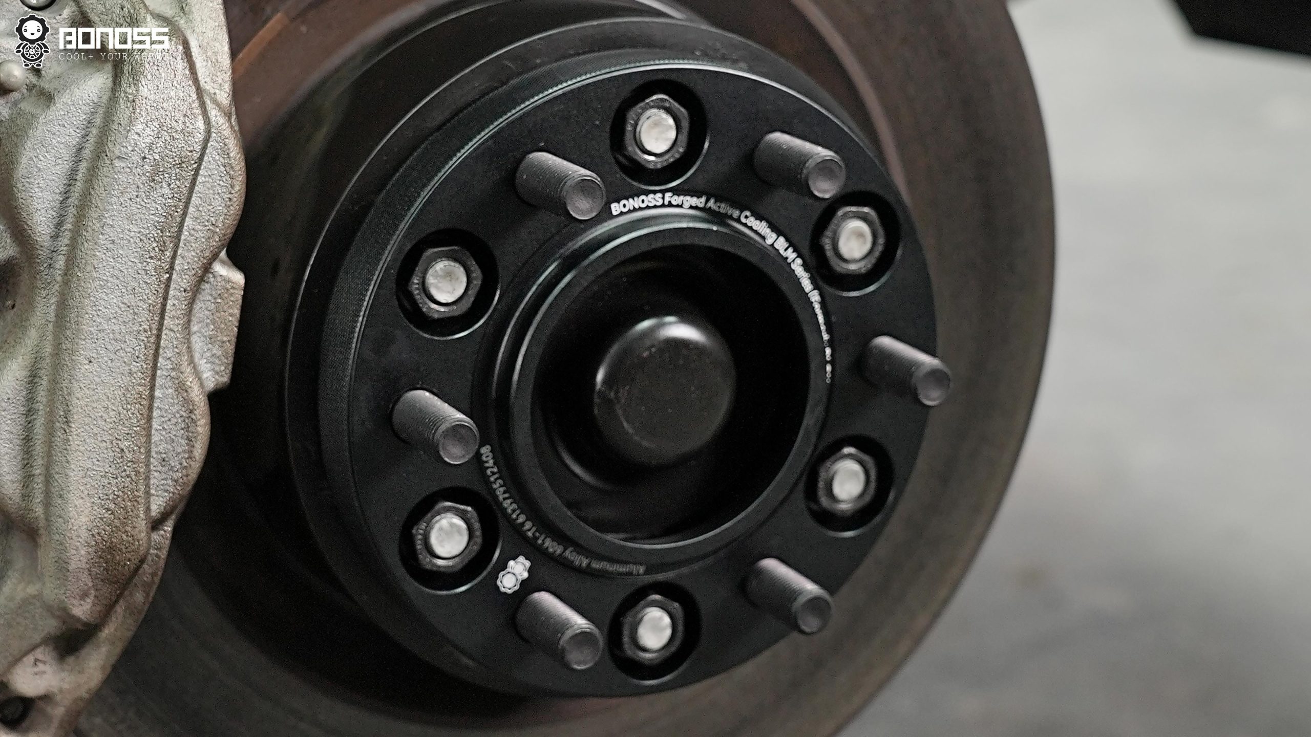 bonoss-25mm-spacers-installed-front-hub BONOSS 25mm wheel spacers installed on front hub of Toyota Land Cruiser 300