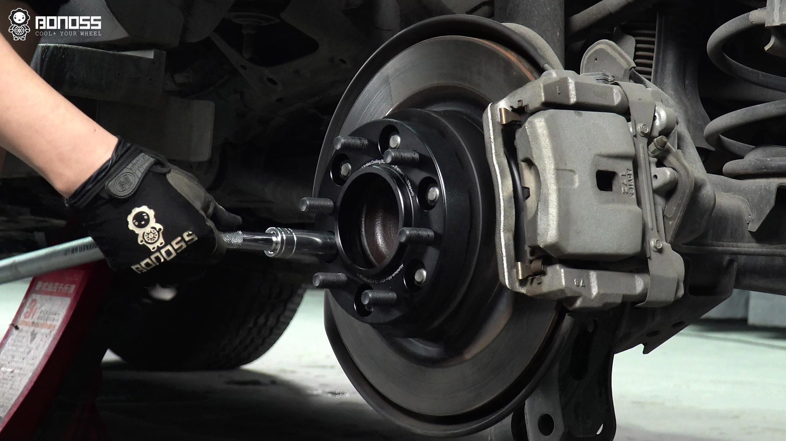 bonoss-30mm-spacers-rear-install-torque-wrench Torque wrench tightening BONOSS 30mm wheel spacers on LC300 rear hub at 140 Nm
