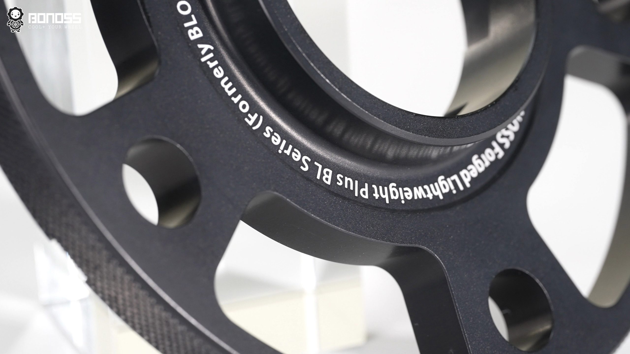 bonoss-multi-stage-hubcentric-porsche-notch-closeup BONOSS multi-stage hub-centric design with notches machined for the Porsche Cayenne five-finger hub