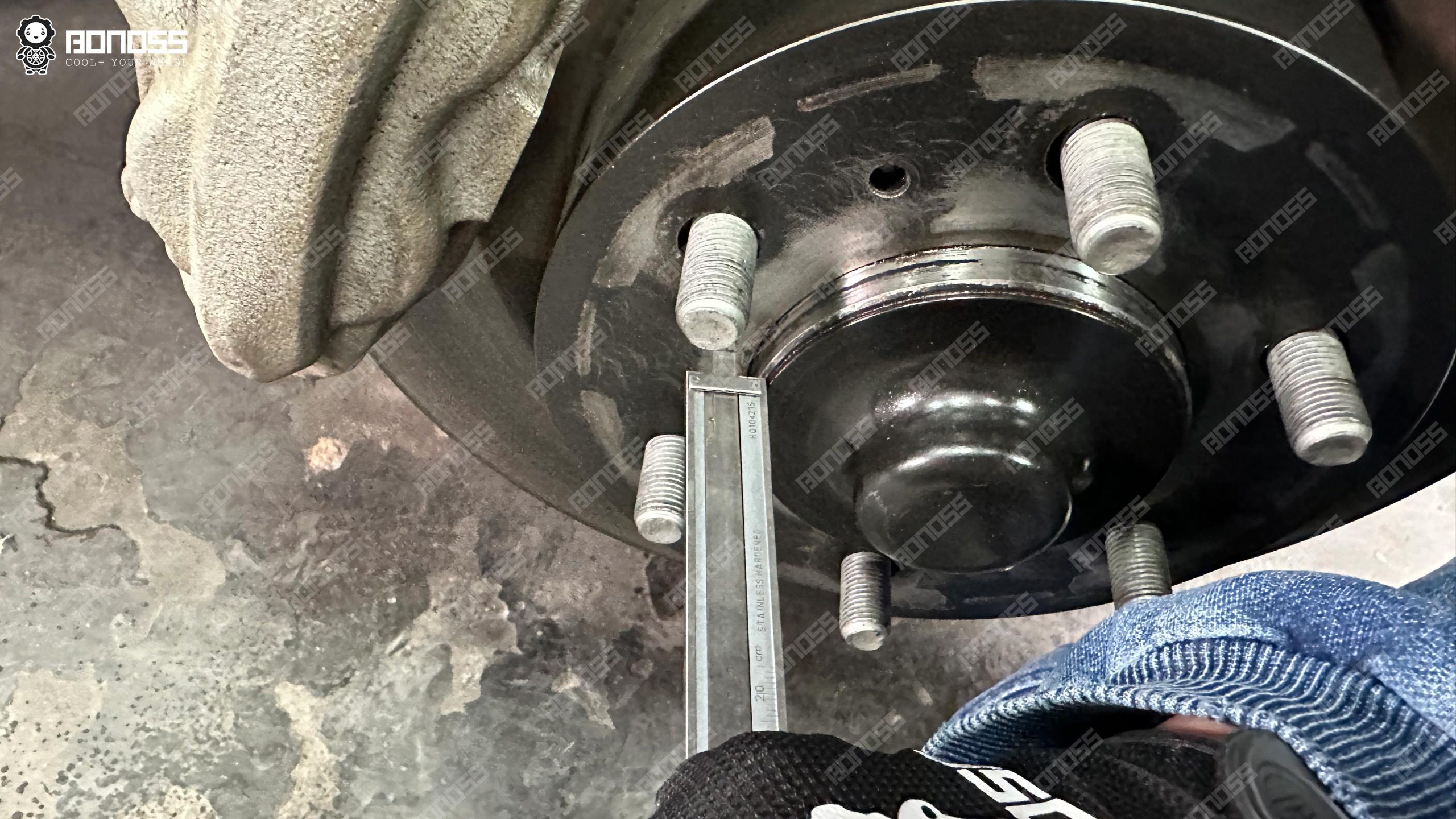 lc300-front-hub-step-height-vernier-caliper Vernier caliper measuring 10.46mm front hub step height on a Land Cruiser J300