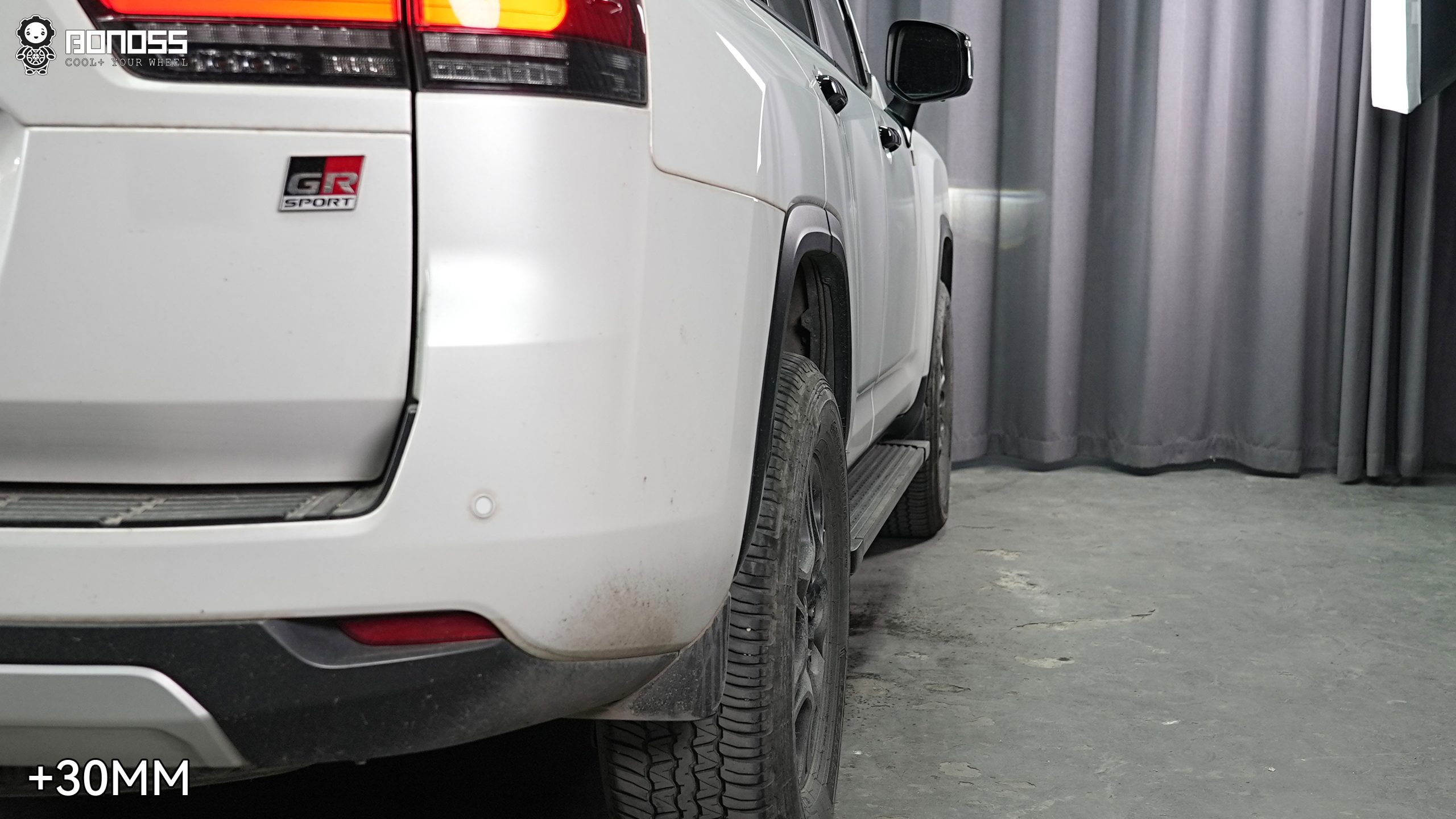lc300-right-rear-wheel-after-30mm-spacers Right rear wheel after 30mm spacers showing flush stance on LC300 GR-S