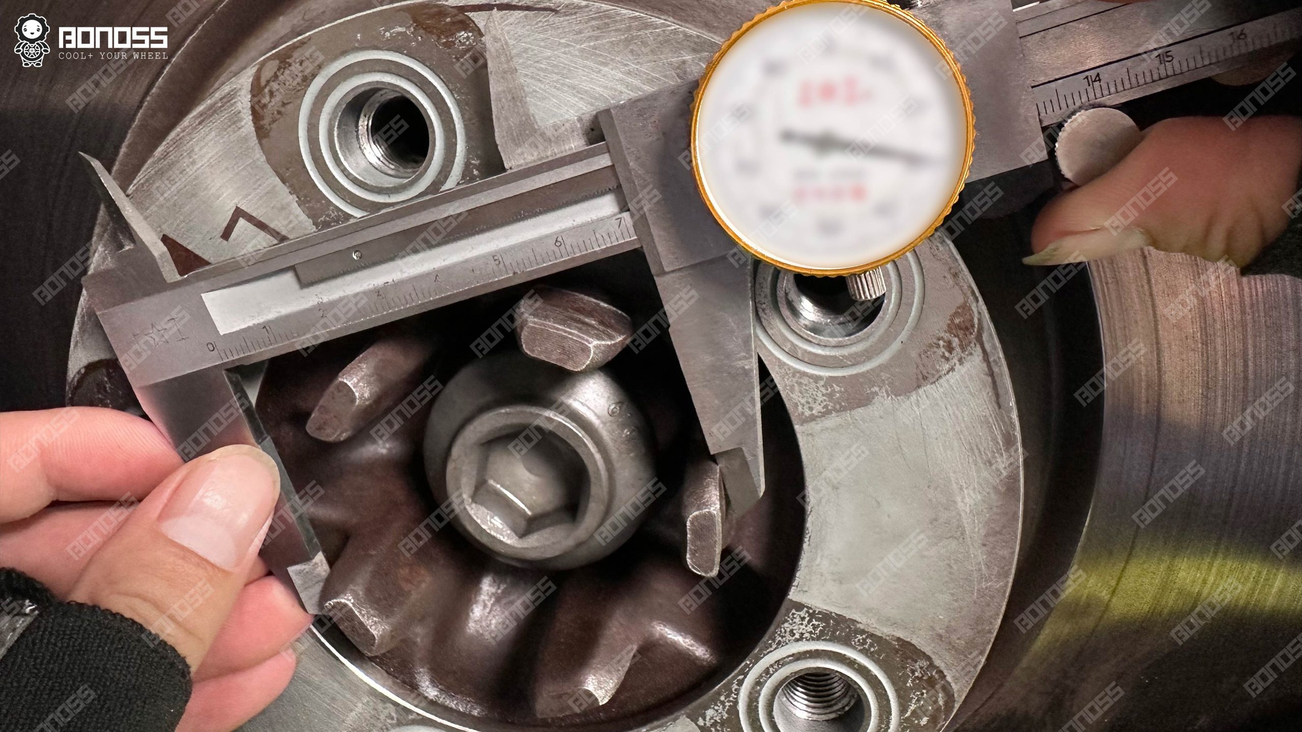porsche-cayenne-hub-center-bore-caliper-71.41mm Vernier caliper measuring the Cayenne axle hub center bore at 71.41mm