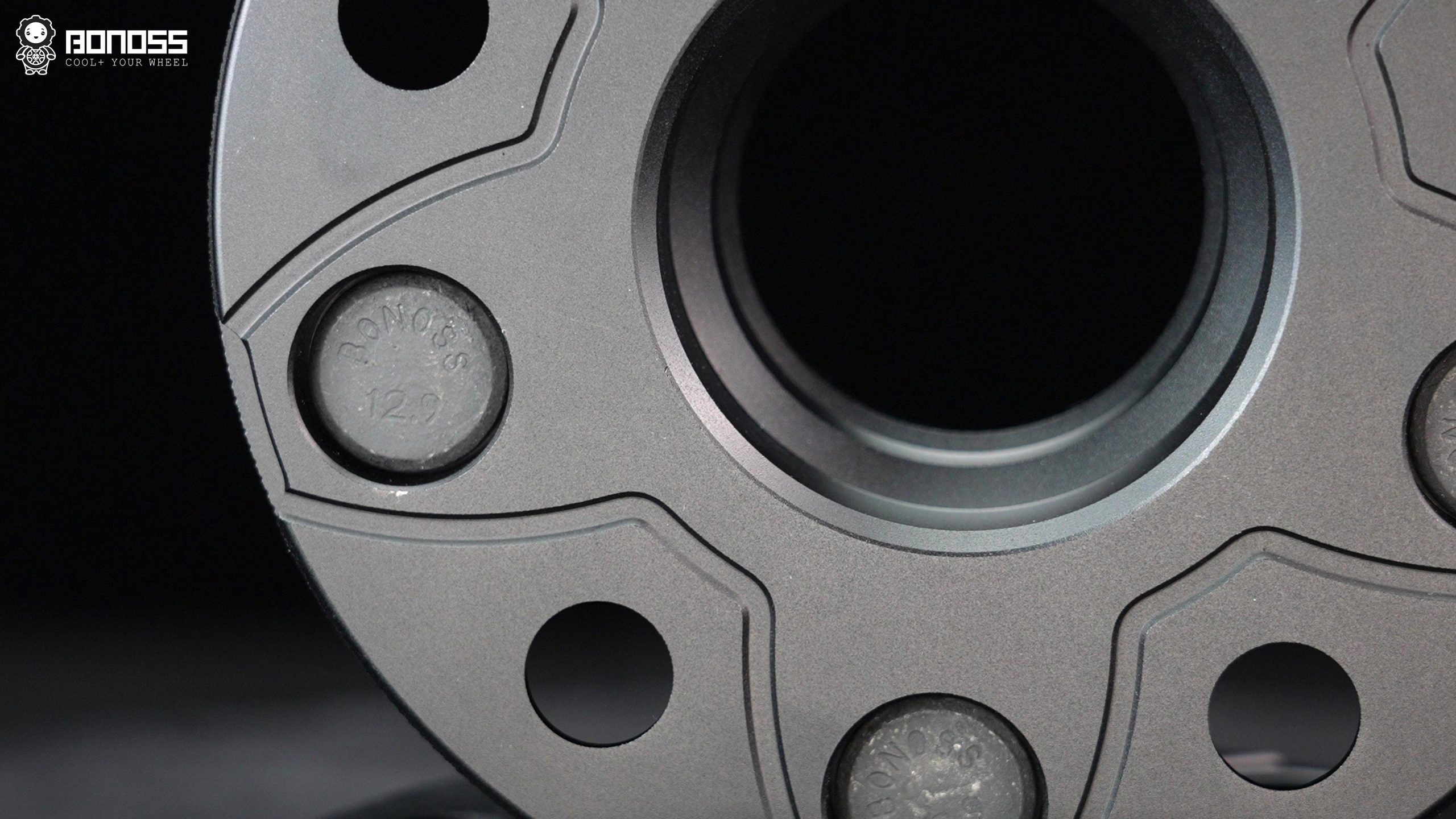 best-35mm-wheel-spacers-for-defender-active-cooling-grooves-closeup Close view of airflow channels cut into the aluminum body on the best 35mm wheel spacers for Defender product.