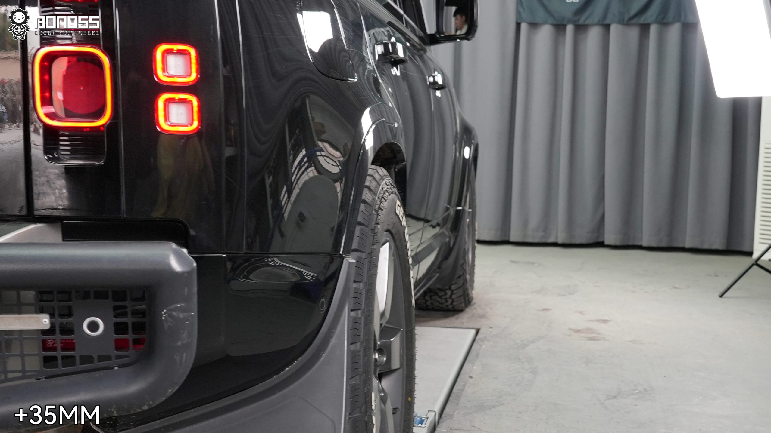 defender-110-spacers-5×120-right-rear-after-flush-stance Passenger-side rear tire sits level with the arch lip after installing Defender 110 spacers 5x120 on this axle.