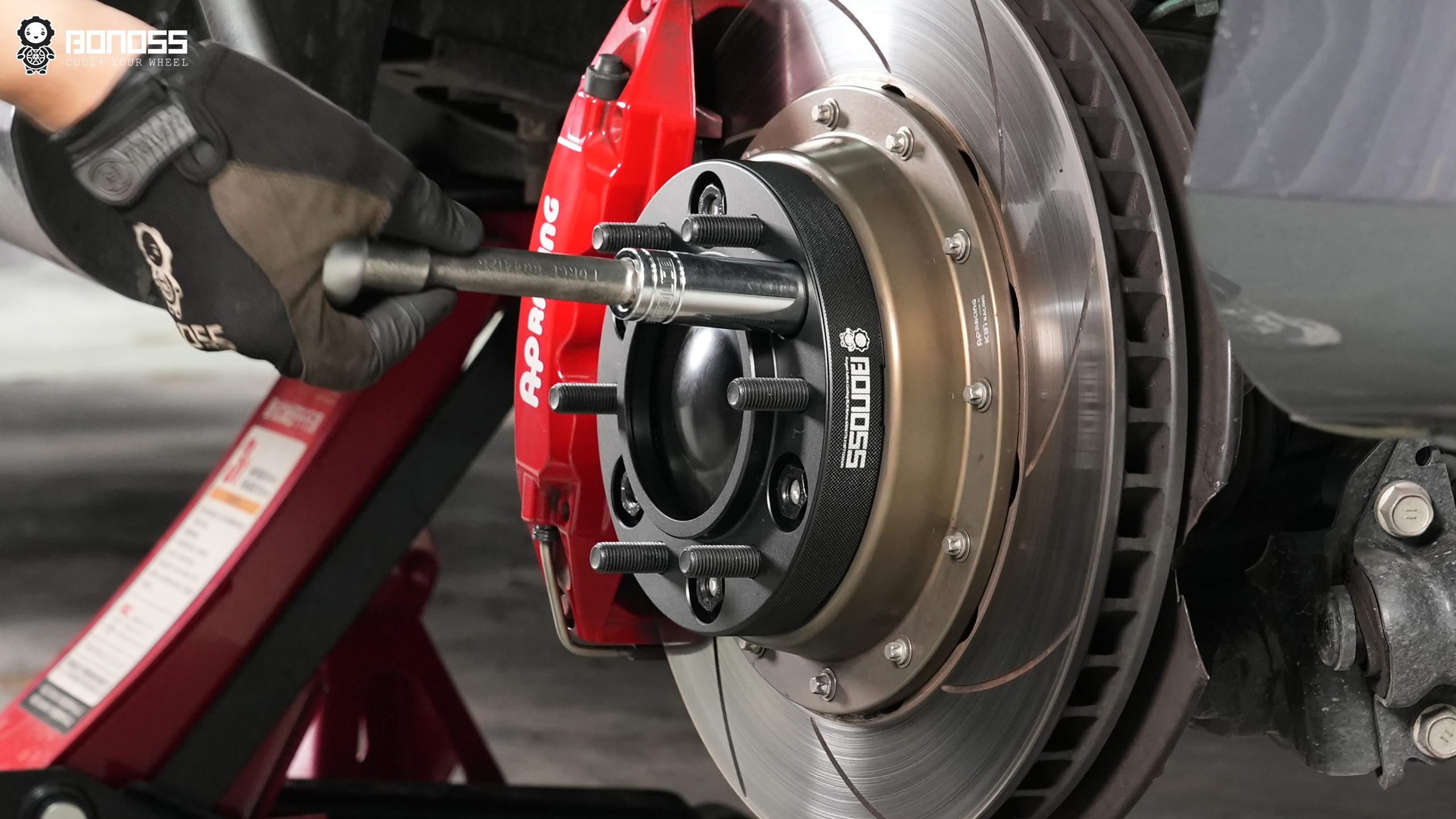 lexus-gx-wheel-spacers-torque-wrench-installation Proper torque wrench procedure shown securing Lexus GX wheel spacers to the hub with a crisscross tightening sequence.