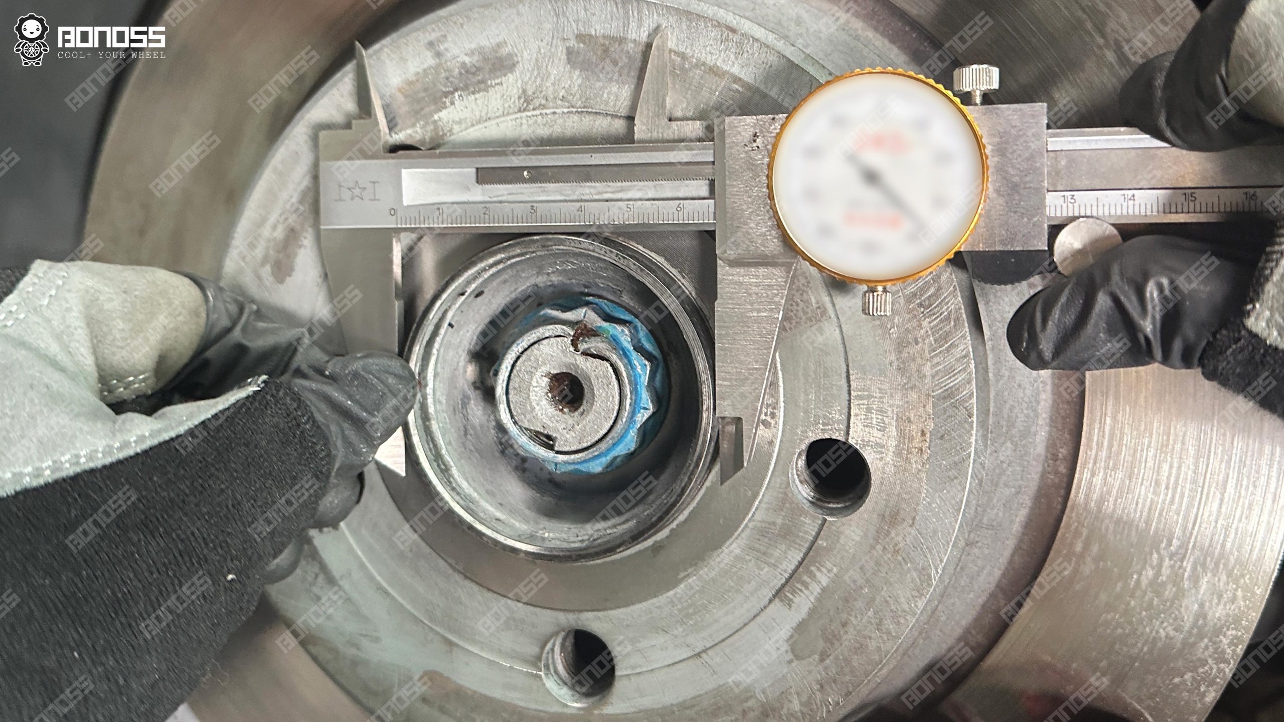 rear-hub-center-bore-diameter-vernier-caliper 2017 Mercedes CLS rear hub center bore diameter vernier caliper measurement